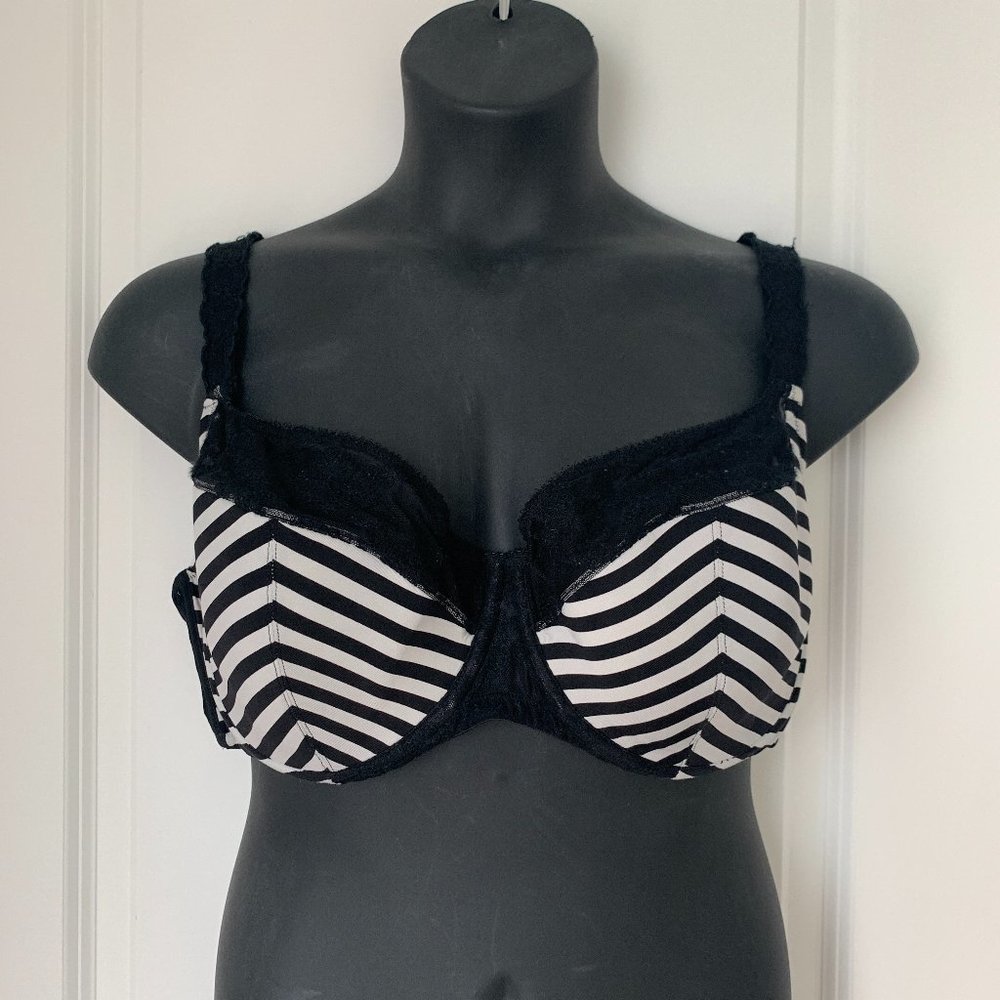 Cacique 46DD Black & White Stripe French Full Coverage Bra